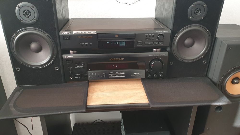 Linie audio Sony STR-DE215 cu boxe