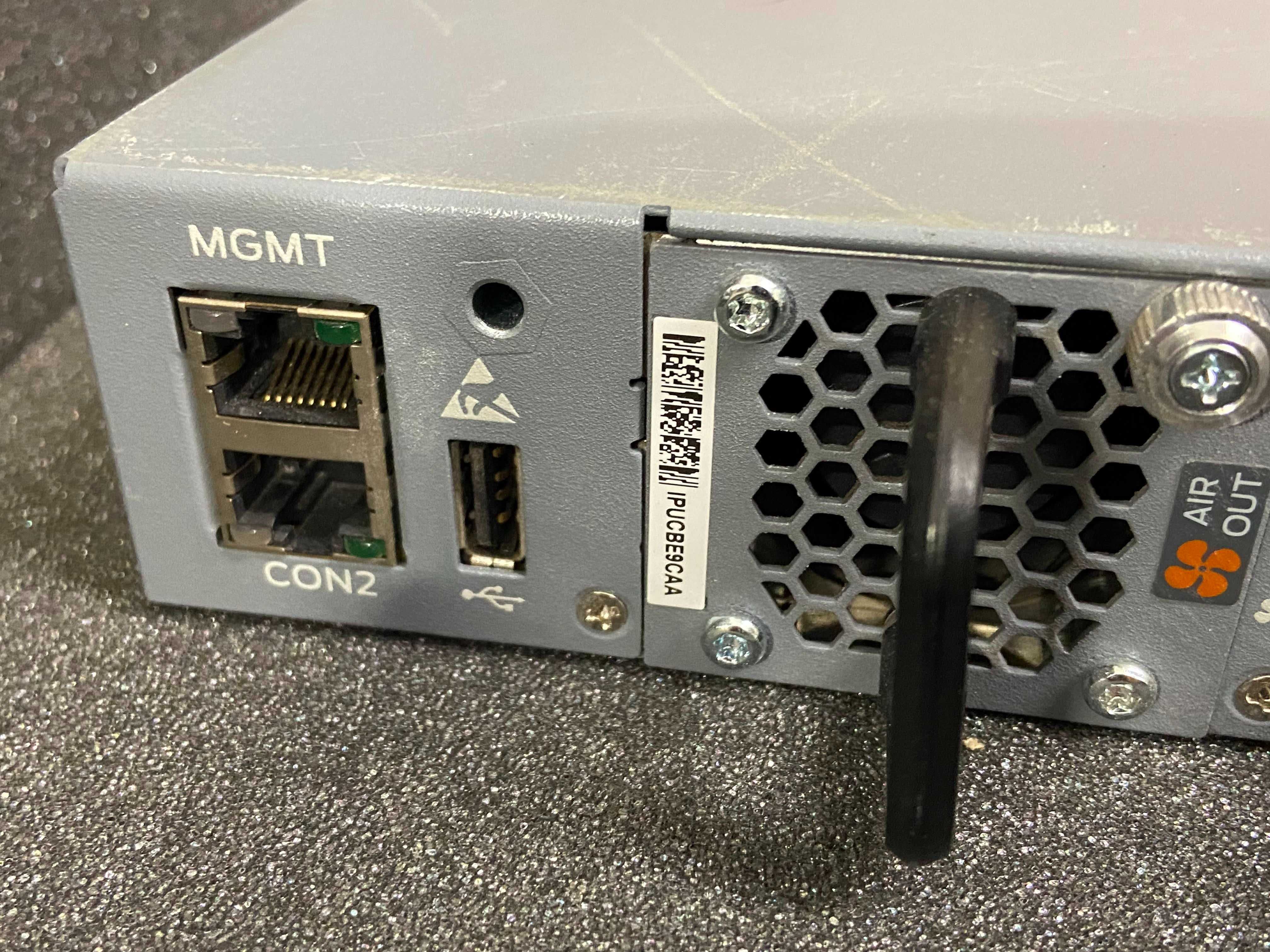 Juniper EX4300-24P – 24 портов PoE+ управляем switch суич + 4x 10Gb