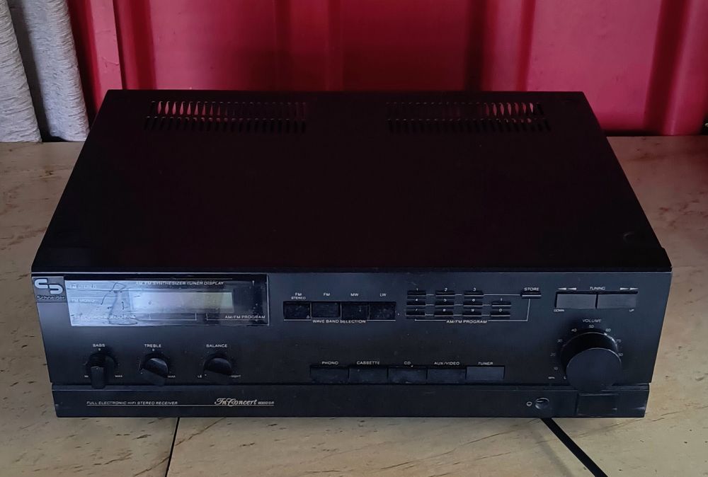 Vând amplificator radio + statie de 30W