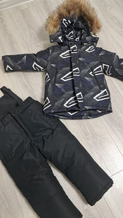Продам детский комбинезон на мальчика. Зимний. Очень тёплый и удобный.