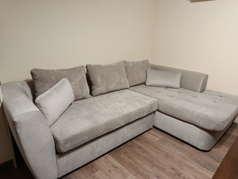 Практичен ъглов диван