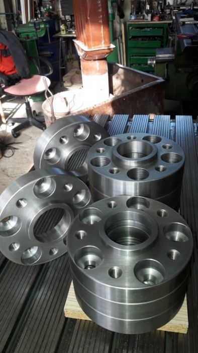 Изработване на фланци от стомана преходни