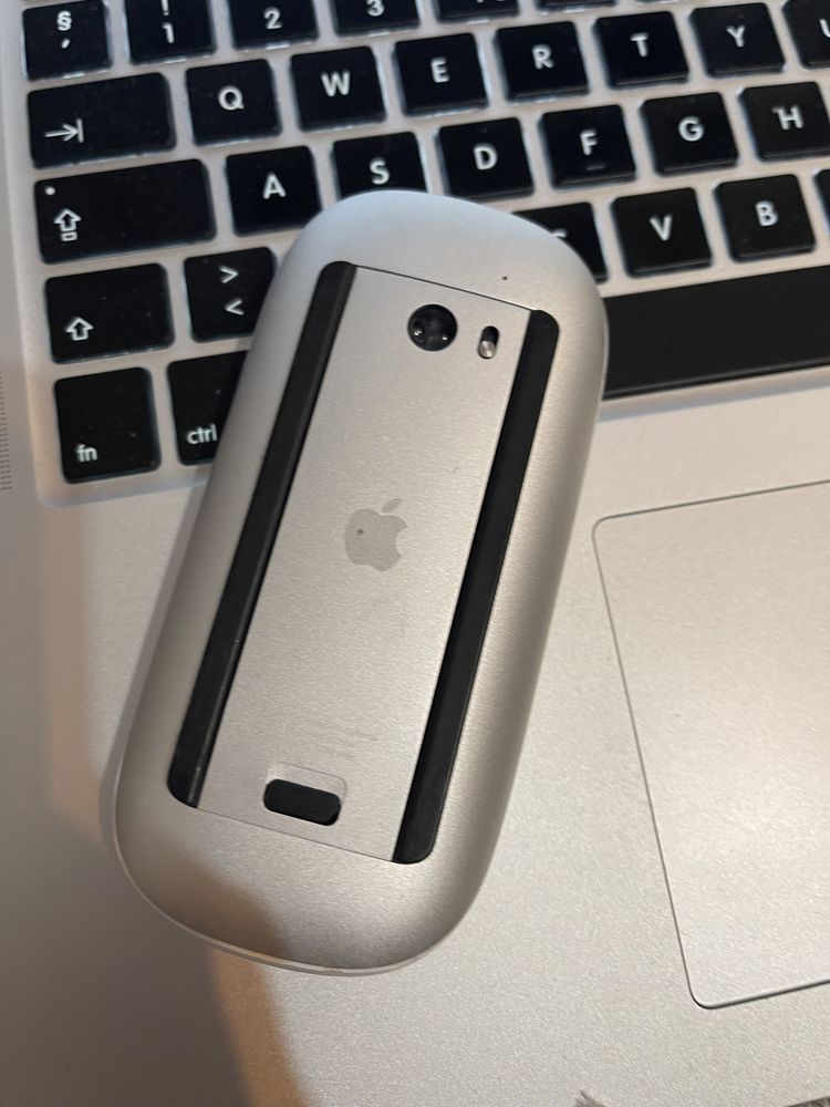 Tastatura,mouse magic mouse si trackpad apple bluetooth impecabila