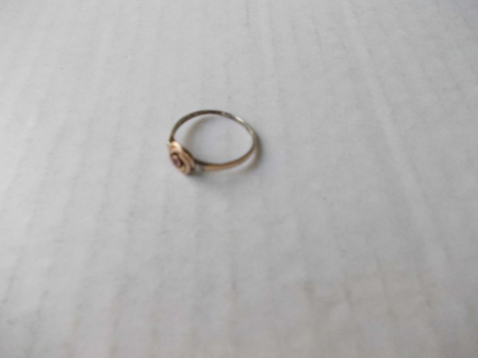 Inel vechi din argint cu pietre