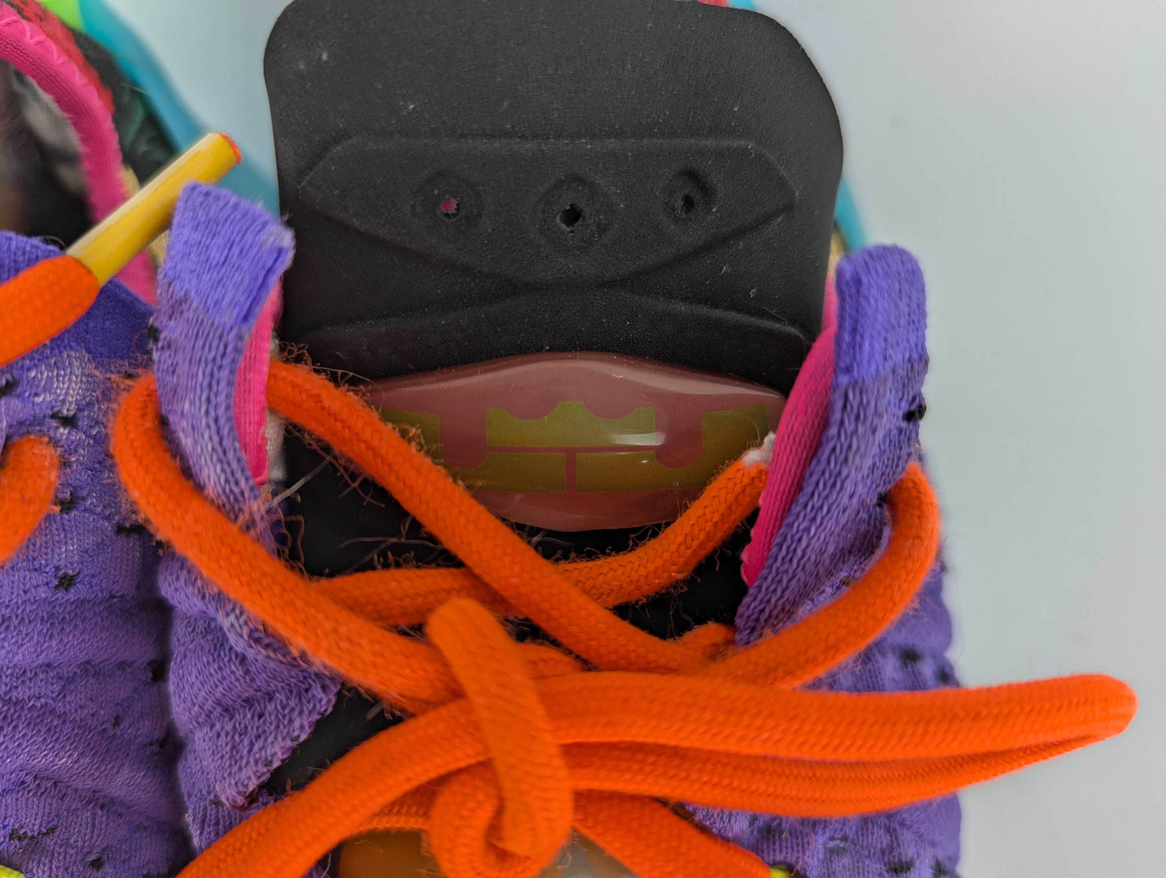 Мартатонки Nike LeBron 18