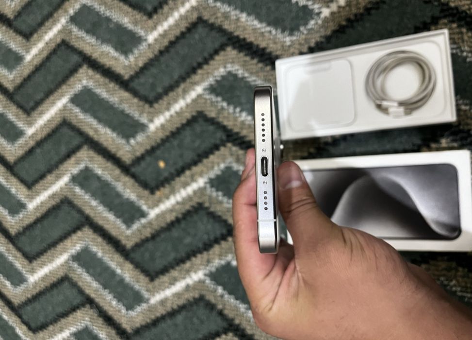 Srochnooo iPhone 15 Pro Max Oq rang 512tali Full korobka dokument