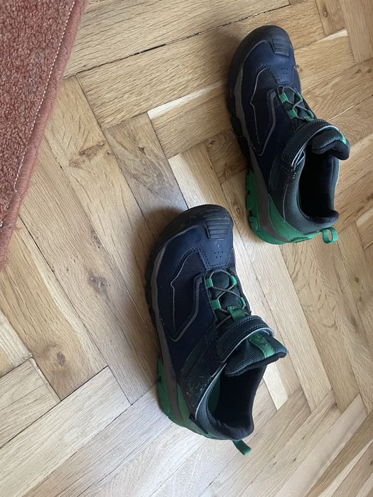 Маратонки” Quechua”