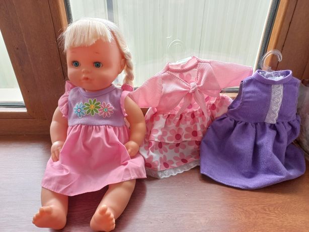 Продам новую куклу с новыми платюшками. Кукла  оригинал фирменная.