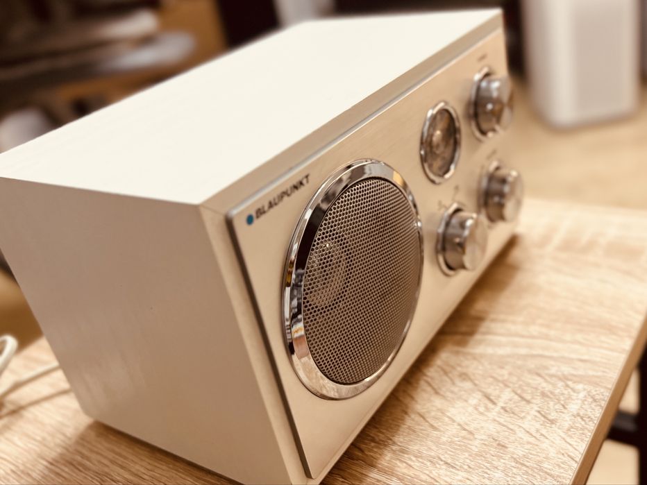 Radio retro Blaupunkt – Eleganță clasică, sunet autentic