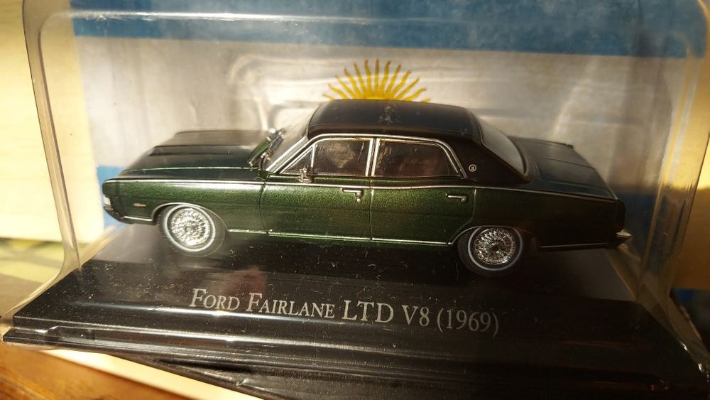 Ford Fairlane LTD V8 1969. Цена: 30лв. Метал и пластмаса. В опаковка.