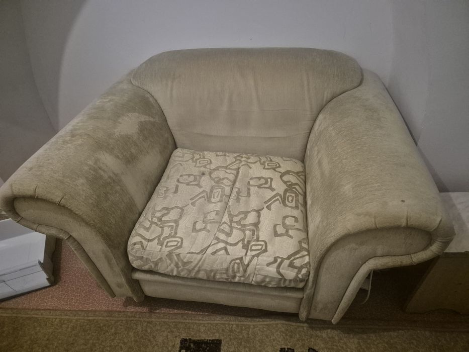 Отдам даром большое кресло