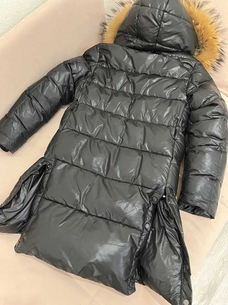Продам куртку (зимняя), плащ,  девочку 10 лет (146рост)