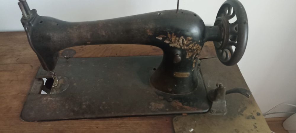 Vand mașină de cusut pentru piese și fier