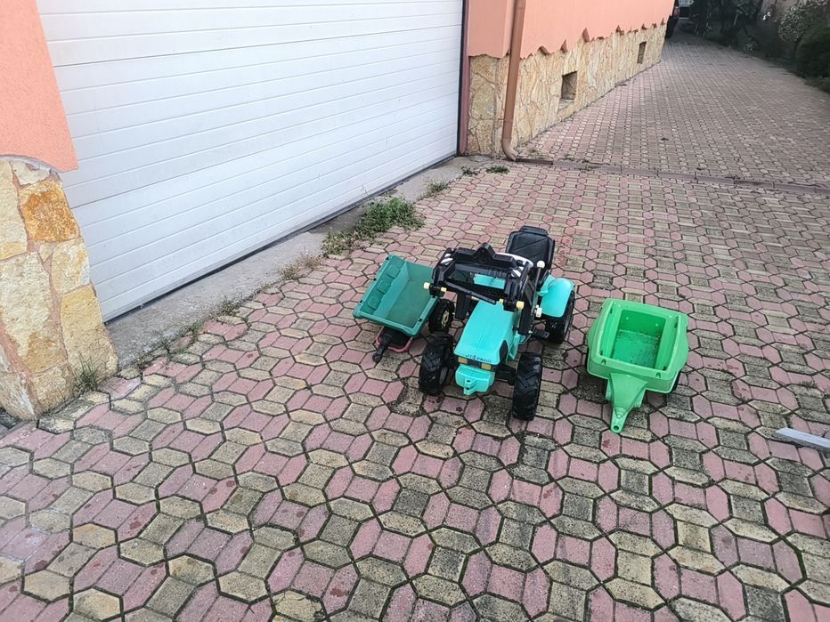 Vând tractoraș pentru copiii.