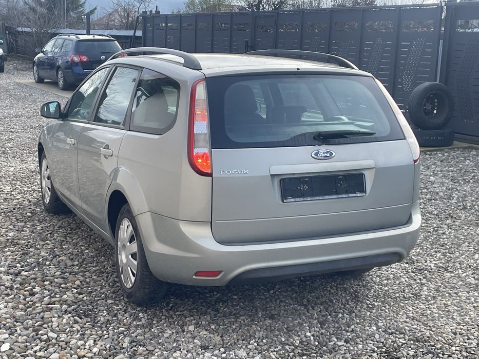 Ford focus 1.6 benzina din 2010