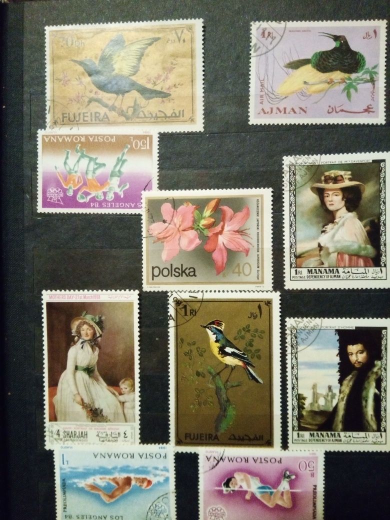 Clasor 17 x 24 cm, cu 90 timbre diverse vechi (românești și străine)