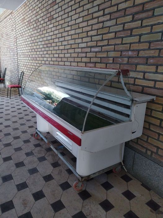 Vetrina xolodelnik srochna sotiladi. Ishlashi va holati yaxshi. 5 mln