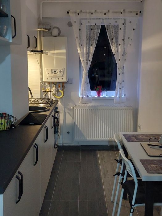 Închiriez garsoniera