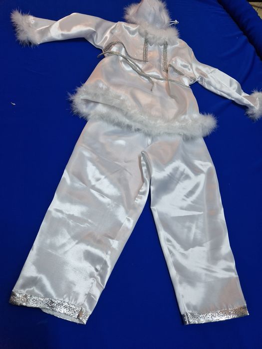 Costum serbare fulg de nea