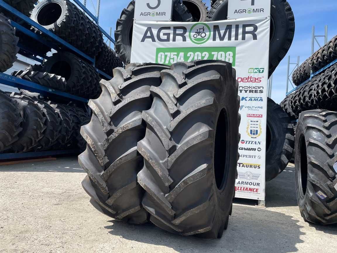 Marca BKT 23.1-30 cu 12 pliuri cauciucuri noi pentru combina