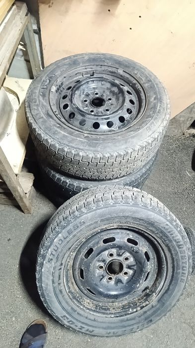 Продам резину с дисками на Тайоту