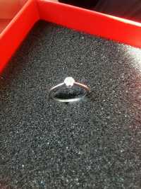 Inel de logodnă cu 7 diamante