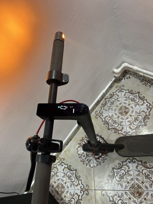 Vand trotineta electrica sau schimb cu iphone 15 pro max