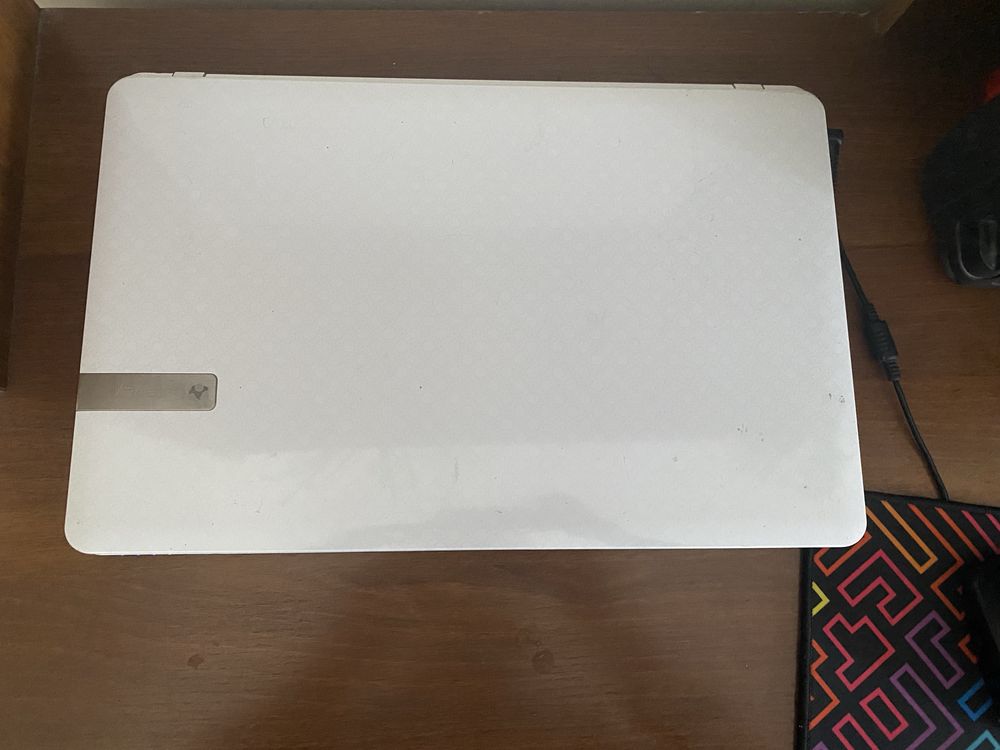 Noutbok Core i5 sotiladi