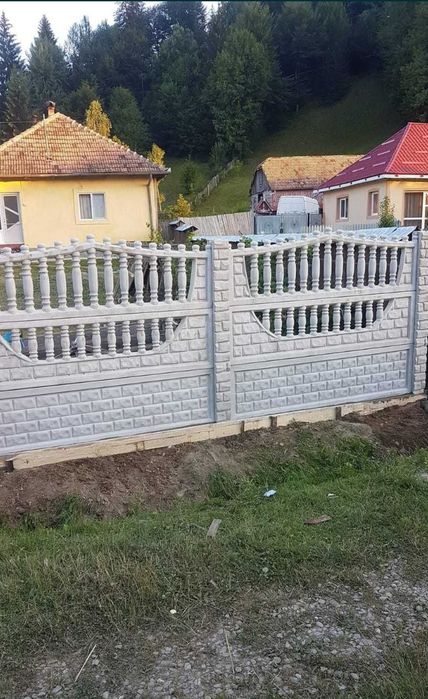 Executam garduri si porti