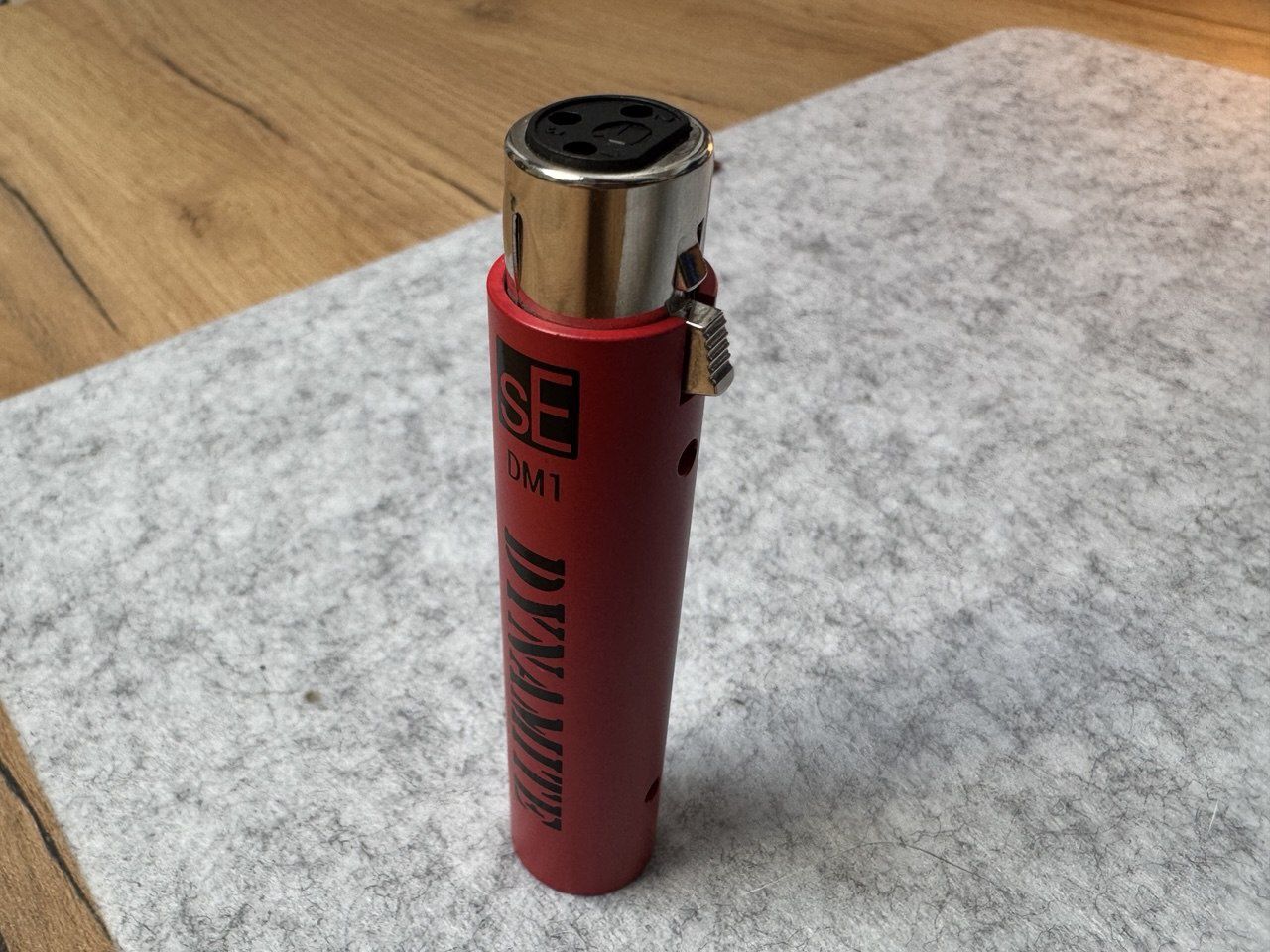 Микрофонный предусилитель sE Electronics DM1 Dynamite