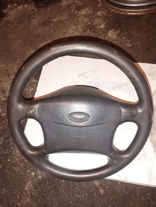 Продам руль на лада приора 1 и от гранты
