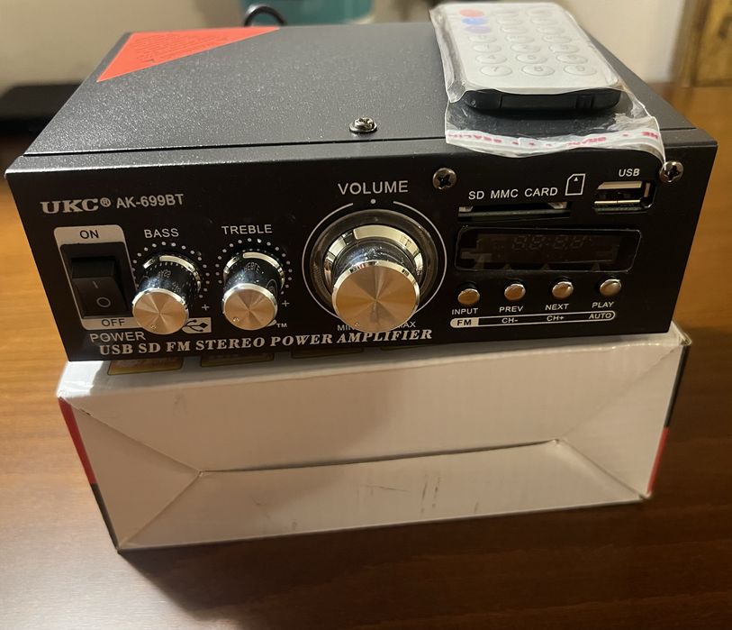 Усилвател 300Wx2 UKC AK-699BT