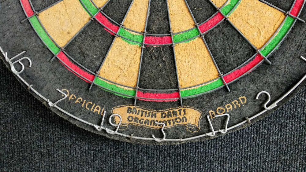 Стара, професионална мишена за дартс Winmau
