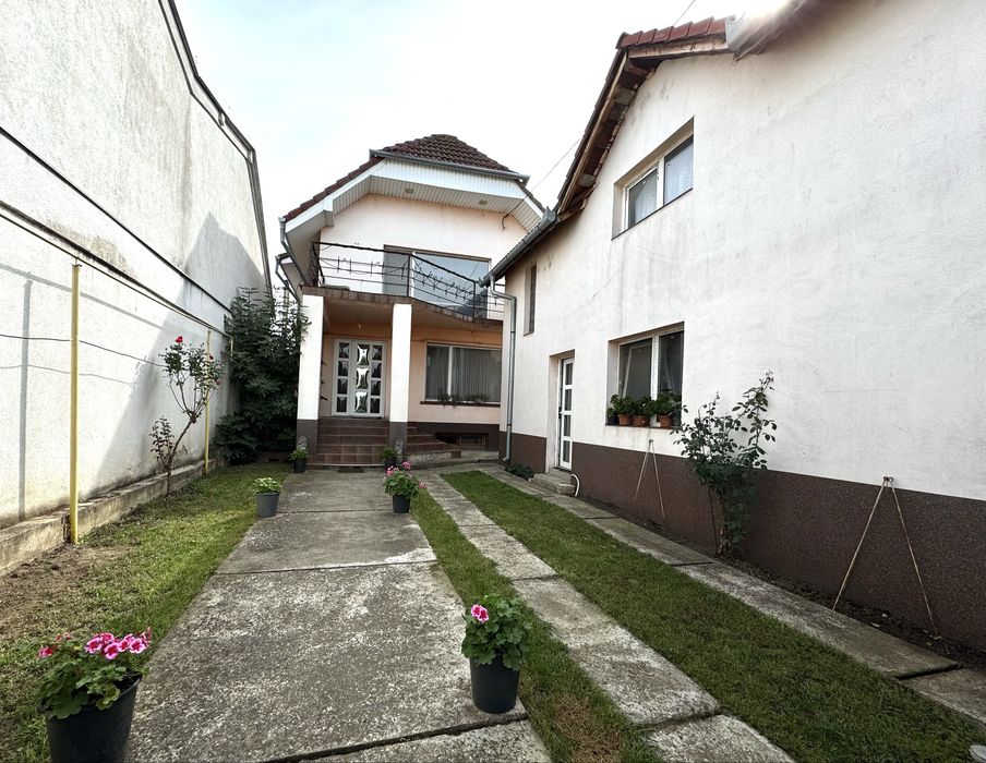 Casa spatioasa D+P+M cu garaj locuibil, Zona Iosia