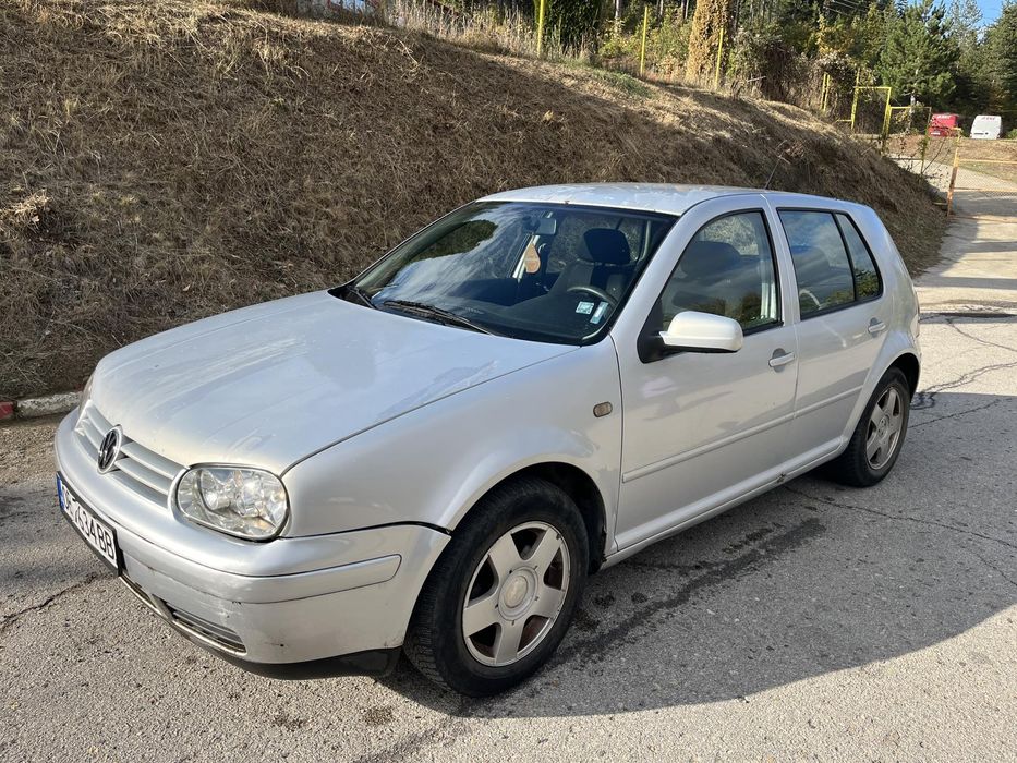 Продавам VW GOLF