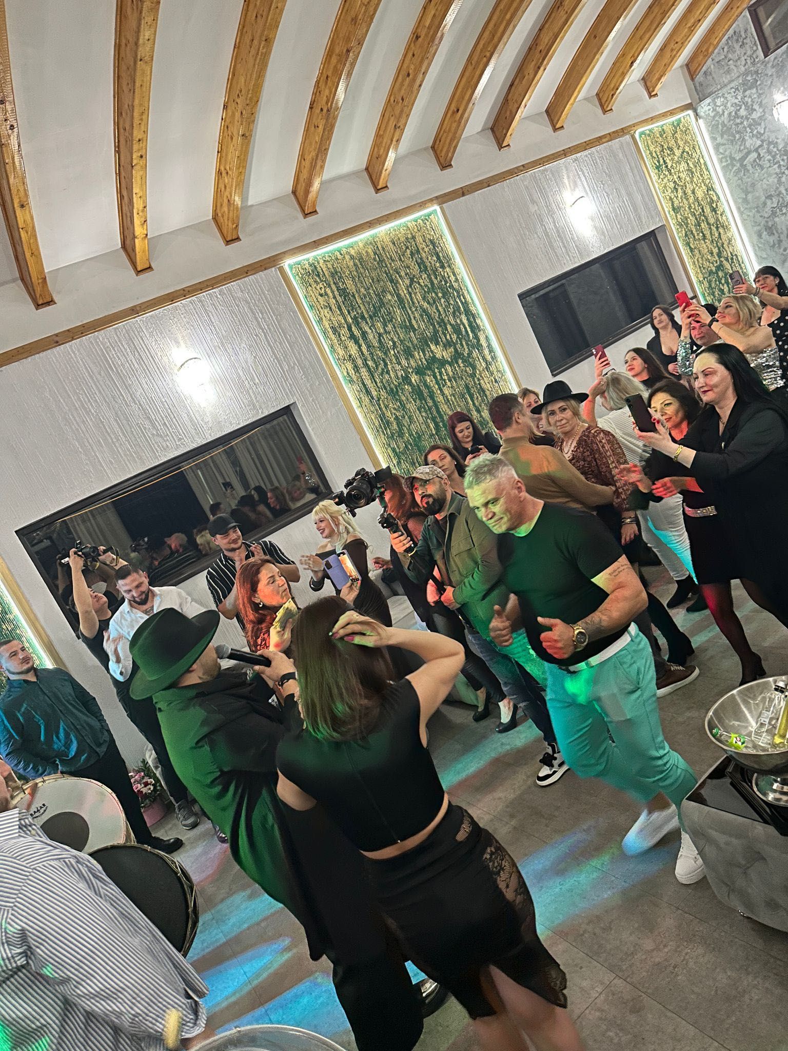 Închiriez vilă pentru evenimente private