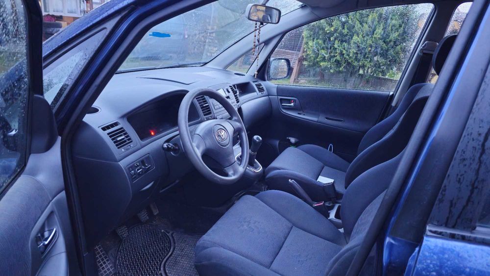 Vand Toyota Corolla Verso 2003 / 2.0 D-4D