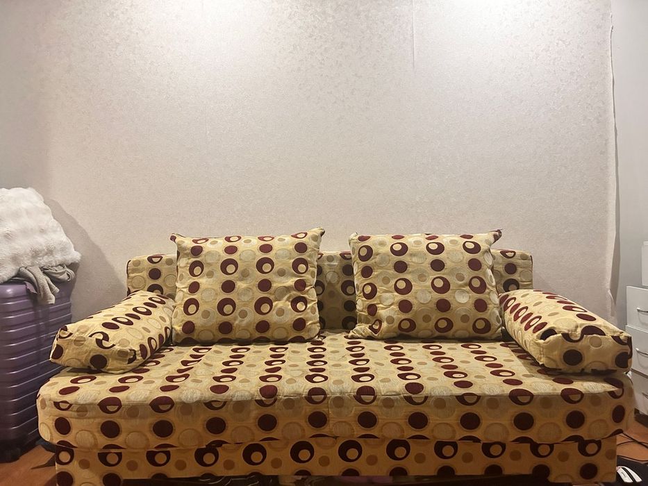 Диван для гостиной или спальни в отличном состоянии