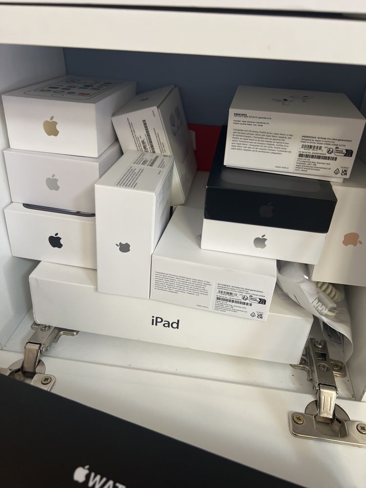 Cutii produse Apple
