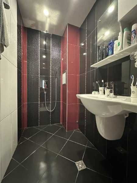 Продава се Многостаен апартамент в Бургас, Славейков - 100 кв.м за 2490 €/кв.м - Снимка #3