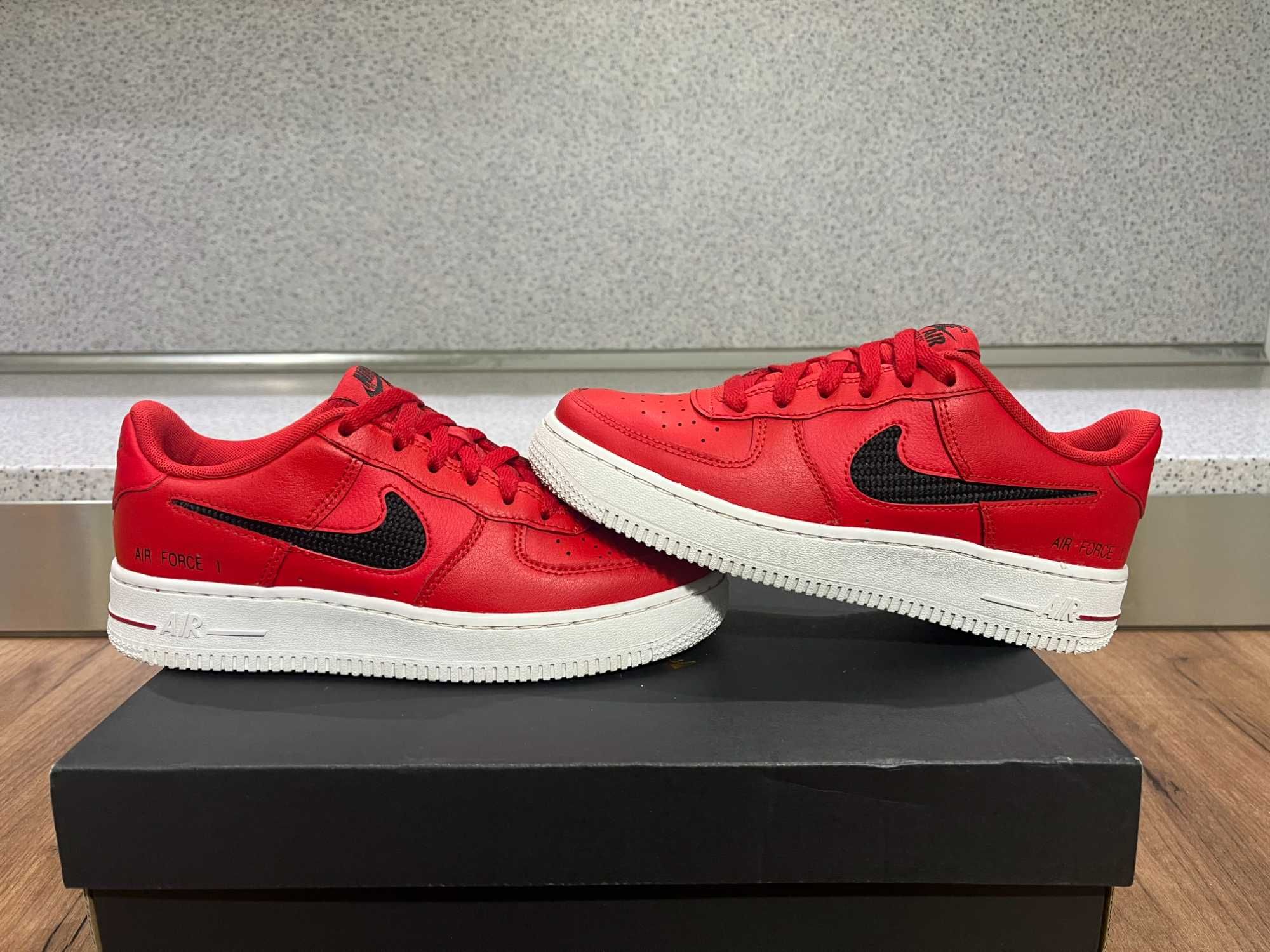 ОРИГИНАЛНИ *** Nike Air Force 1 `07 University Red / Black