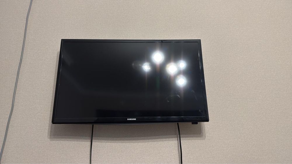 Телевизор  Samsung UE28H4000AK