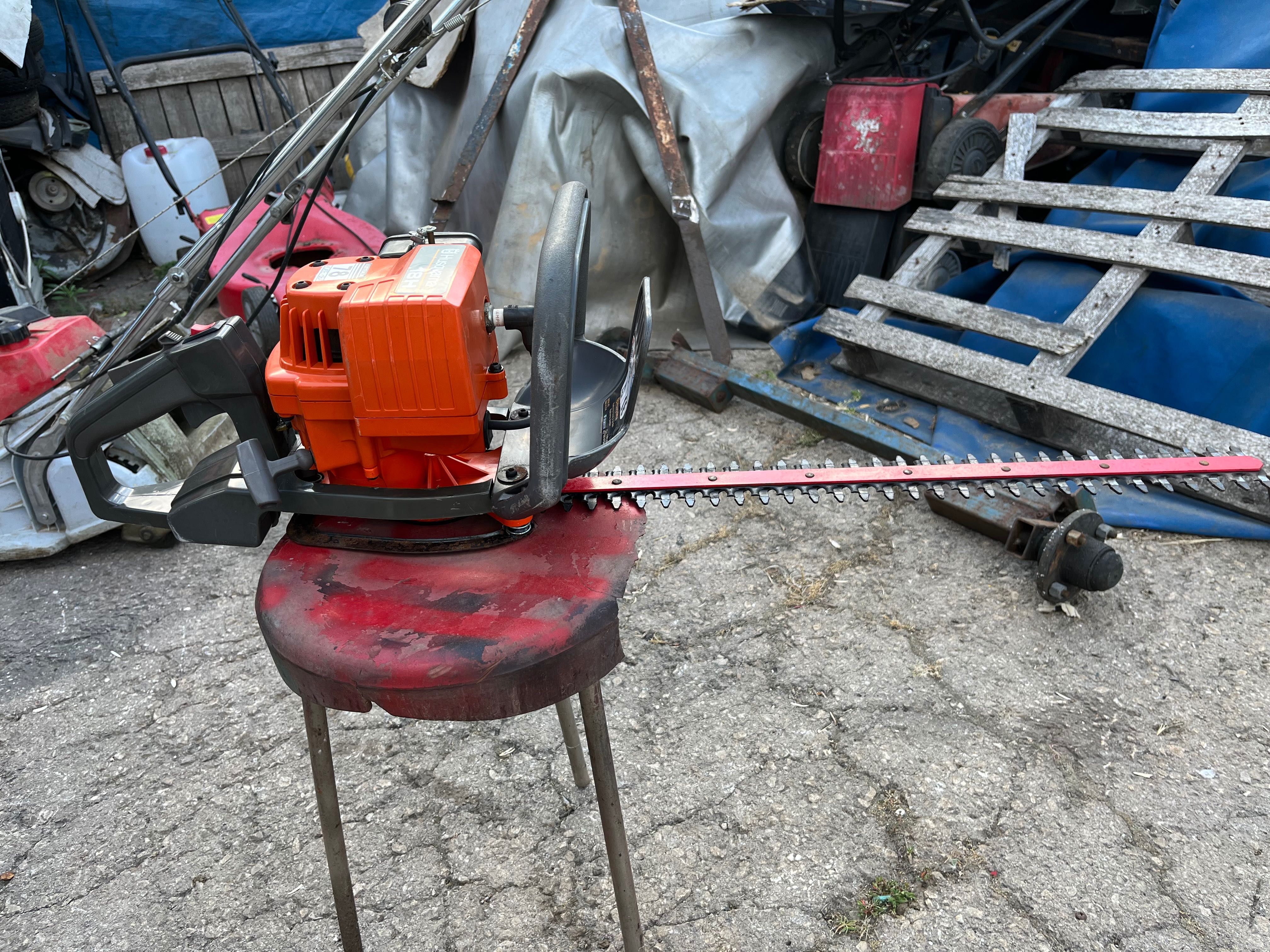 Моторен храсторез HusgVarna  H 18