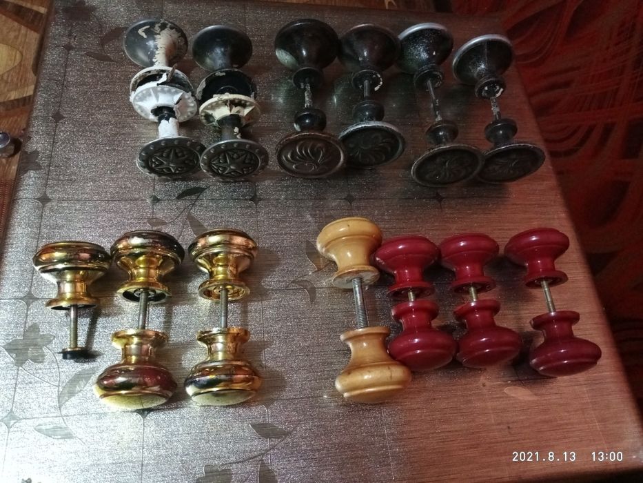 Ручки дверные металлические и пластмассовые