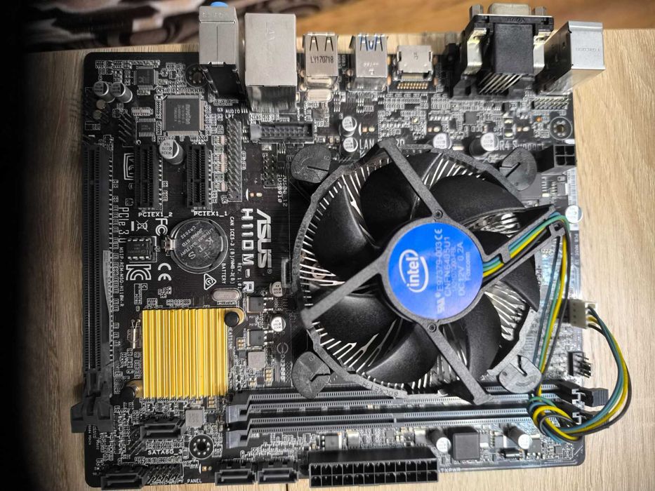 Vind placa de baza ASUS cu procesor