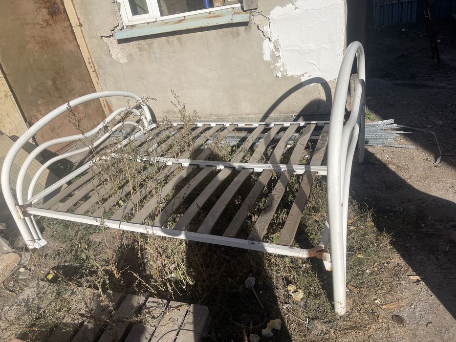 Продается кровать 5000 тенге