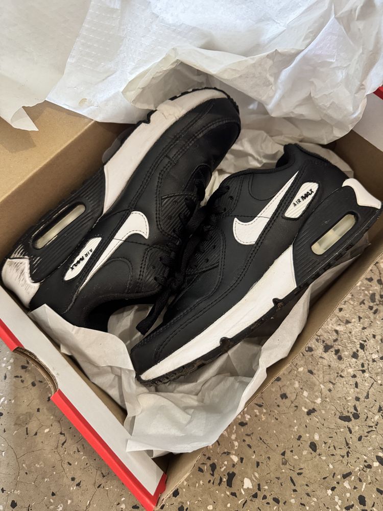 Черни маратонки nike air max 38.5
