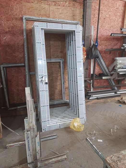 Пластиковые двери