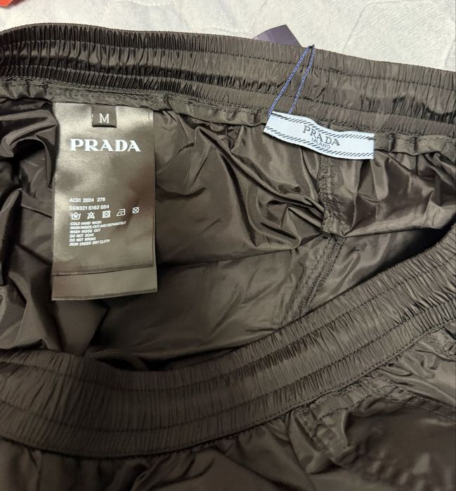 Pantaloni scurti Prada