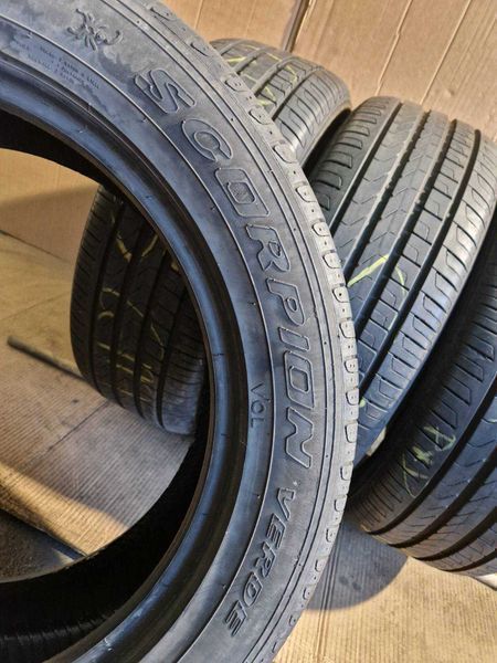 4 Pirelli R19 235/55 Anvelope de vară Dot3319
